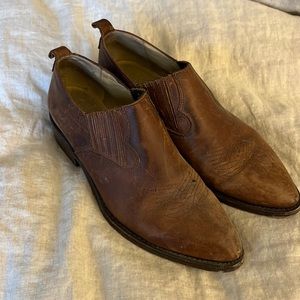 Frye Women’s Billy Distressed Western Shootie Short Bootie 8